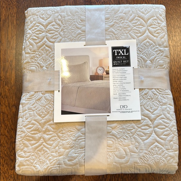 Cream Quilted Bedding Set with Elegant Textured Design - size XL Twin - Picture 3 of 4